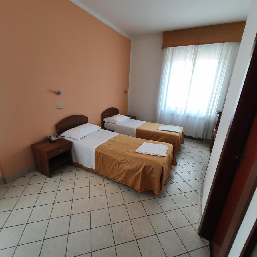 Hotel Perla Massa Lombarda Esterno foto